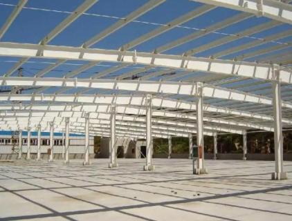 Caractéristiques et applications des structures de bâtiments en acier de type standard