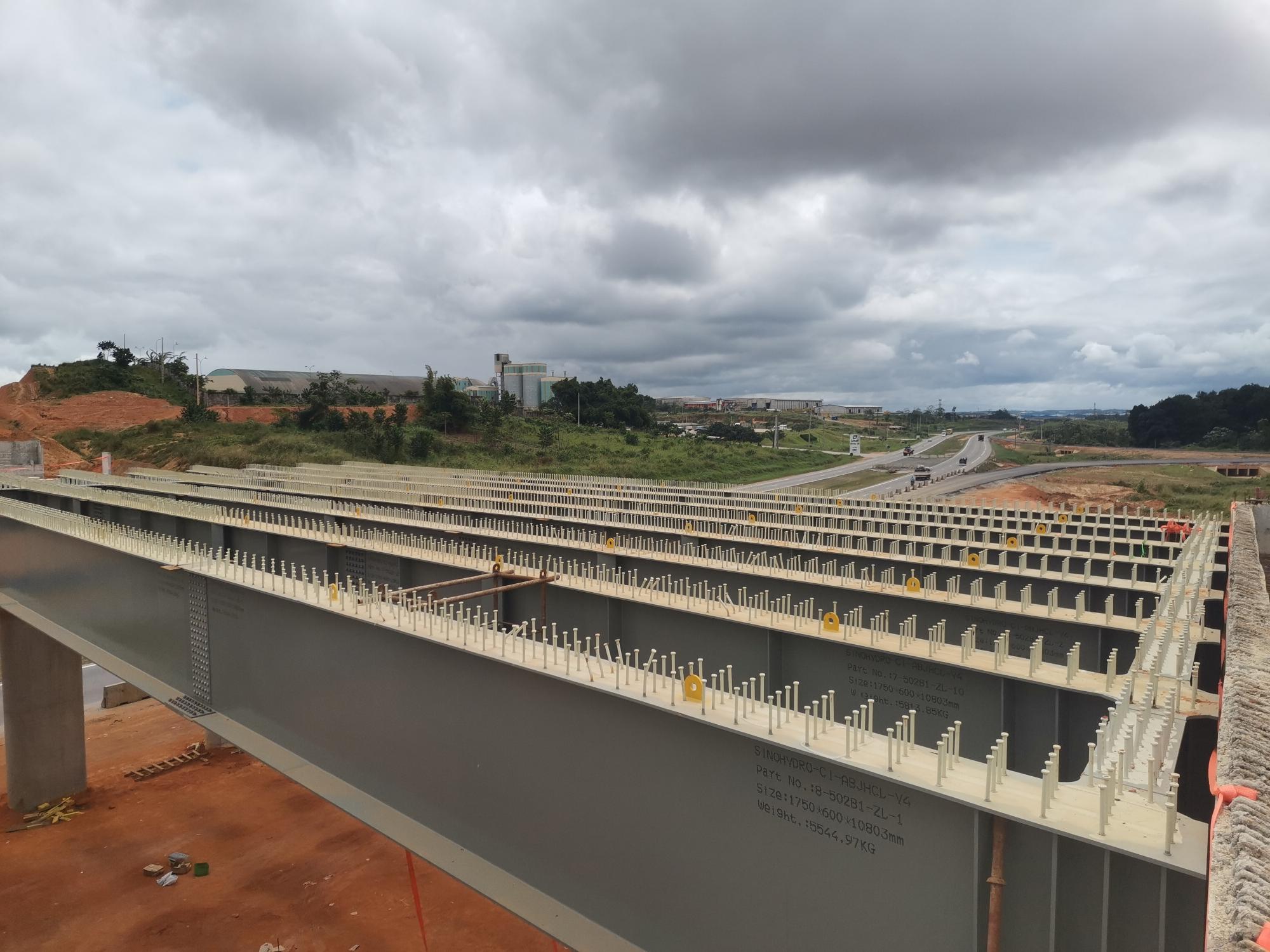 Brückeninstallation und -bau