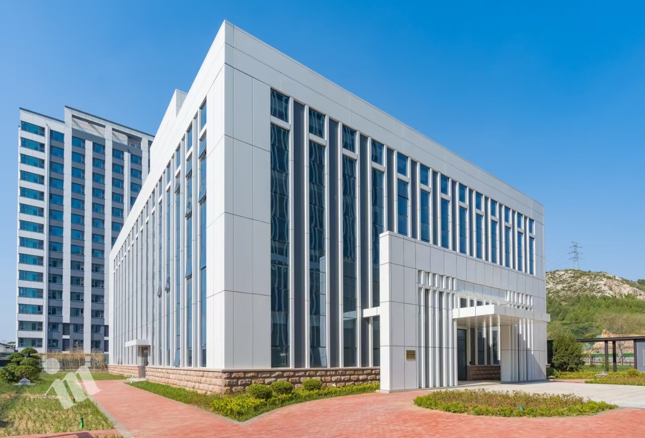 Bürogebäude mit Stahlkonstruktion