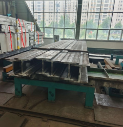 Poutres en acier préfabriquées assemblées