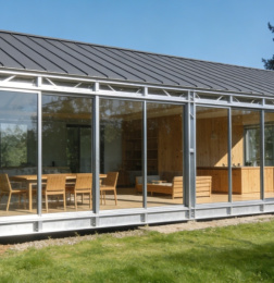 Stalen constructie vakantiehuisjes