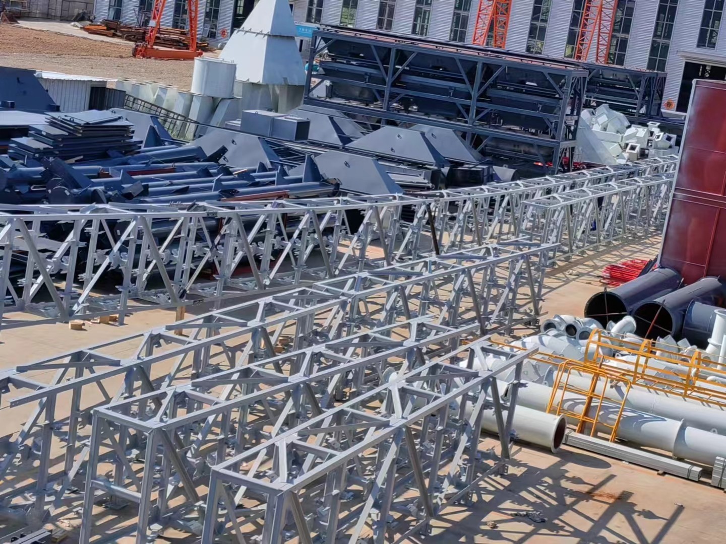 Transportsysteem met stalen constructie.jpg