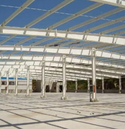 Estructura de acero municipal terminada 