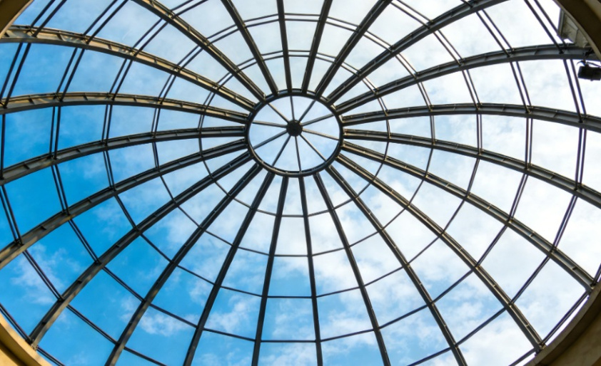 Stalen structuurkoepel