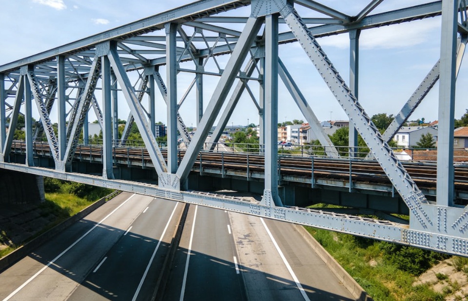 Ponts routiers à structure métallique