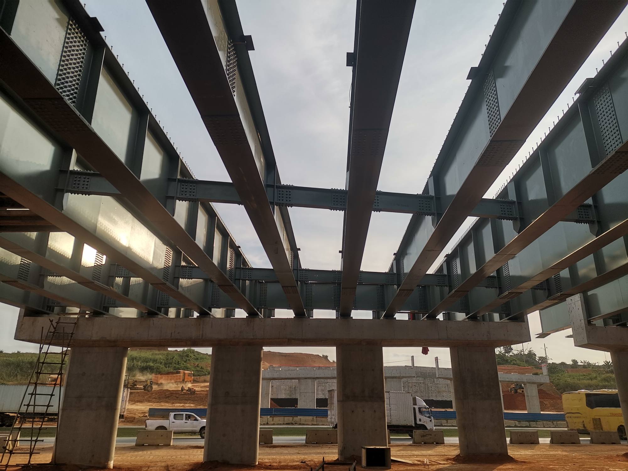 Brückeninstallation und -bau