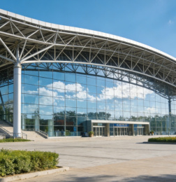 Centros de convenciones y exposiciones con estructura de acero