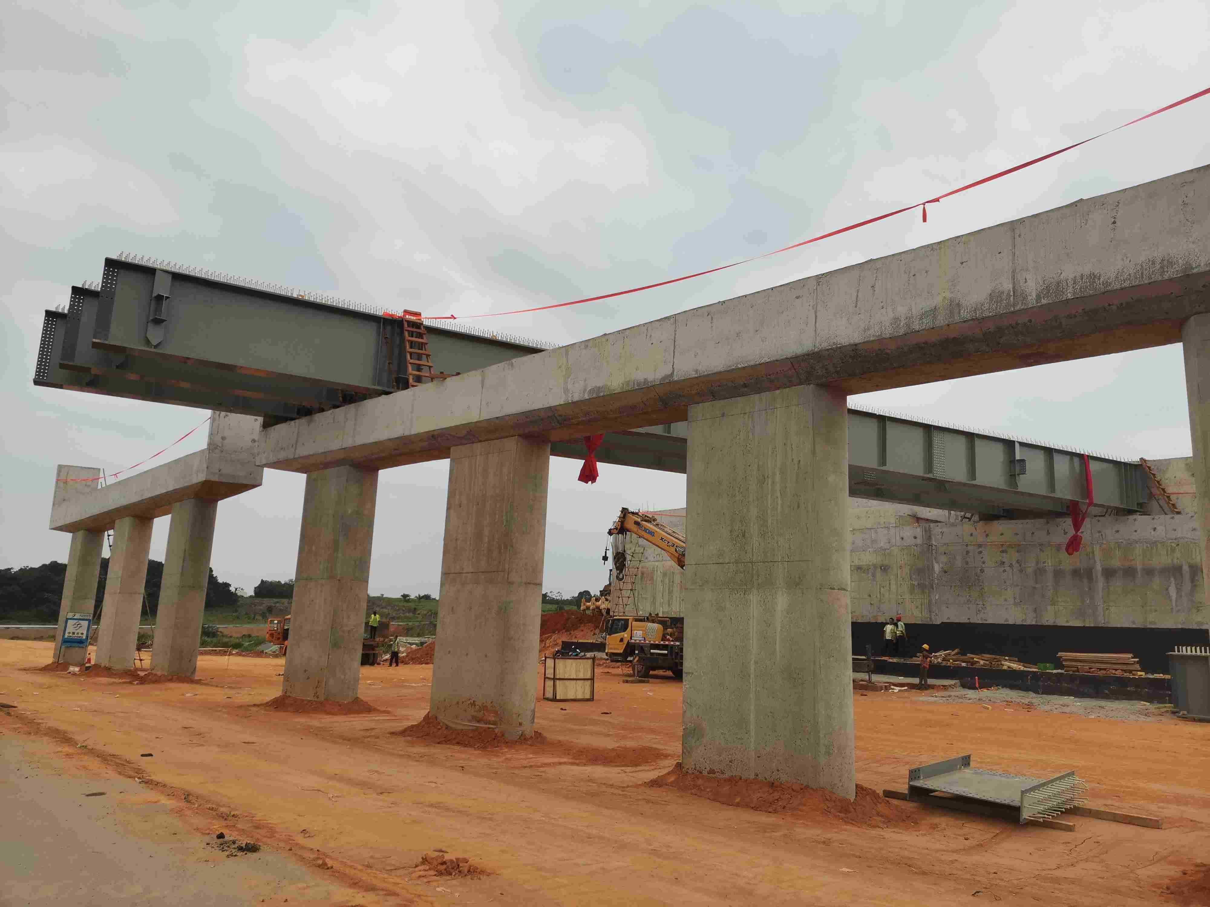 Pont à structure métallique