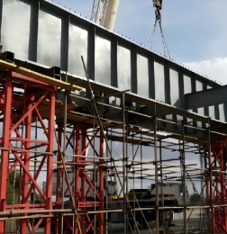 Passage supérieur à structure métallique préfabriquée