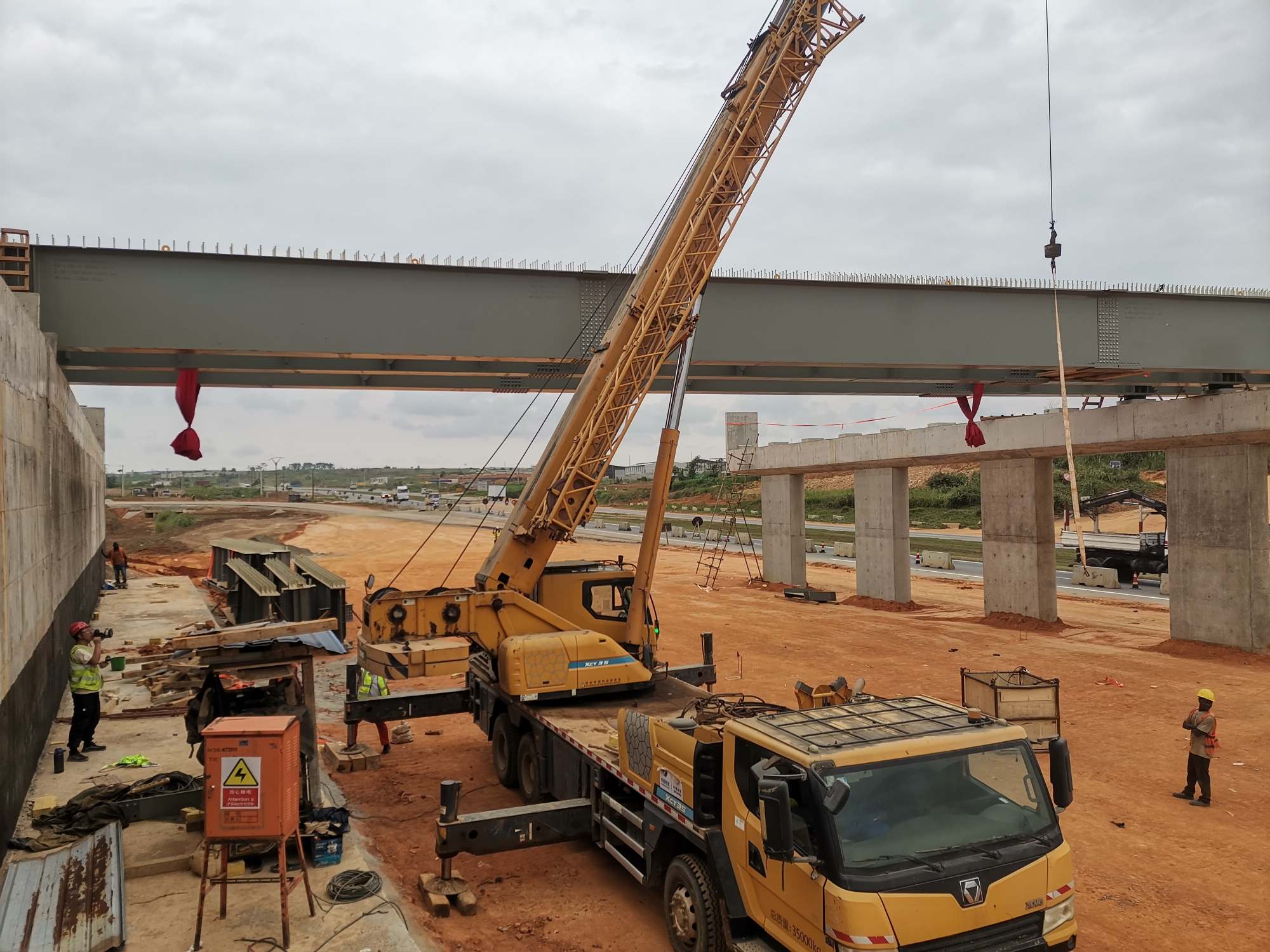 Geprefabriceerde stalen brug